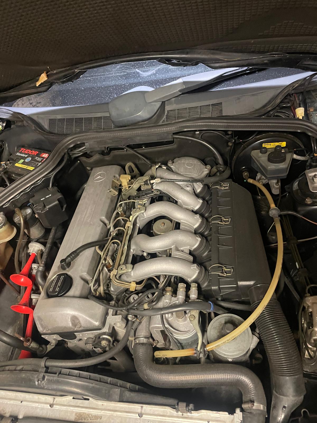 Voiture en réparation 2